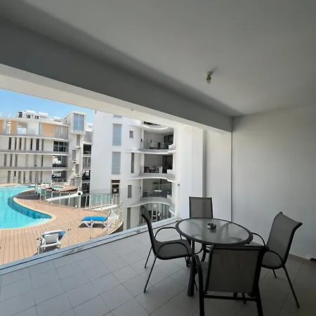 Pool View Flat In City Centre Larnaca Exterior photo