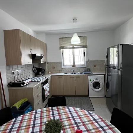 Pool View Flat In City Centre Larnaca Exterior photo